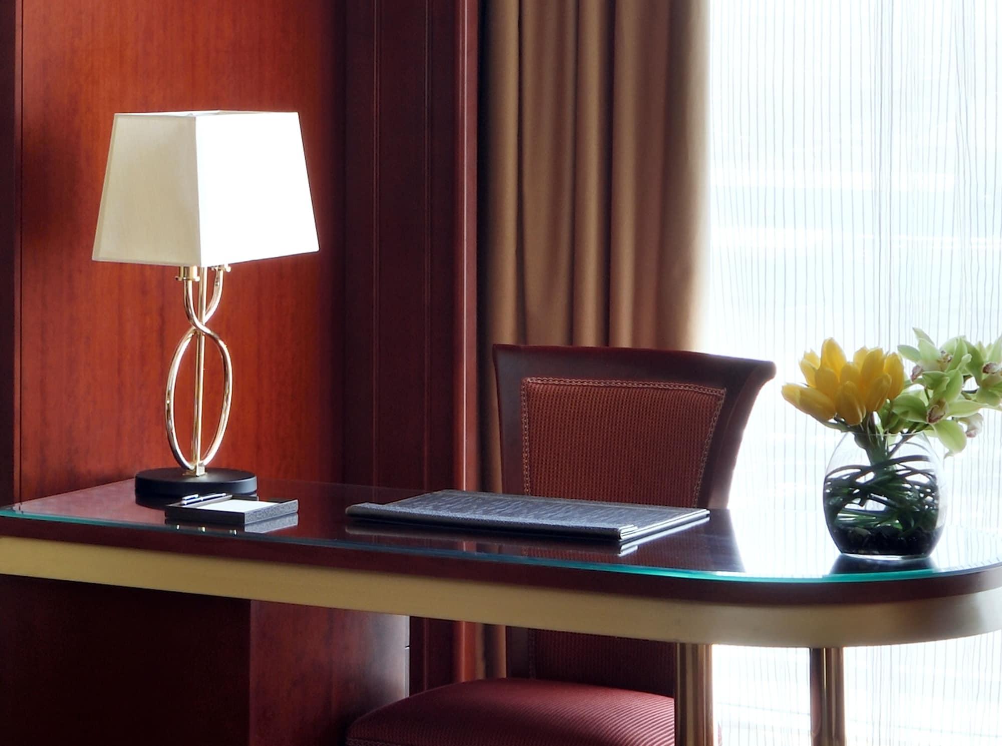 モーベンピック ホテル シティ スター ジェッダ エクステリア 写真 A table lamp